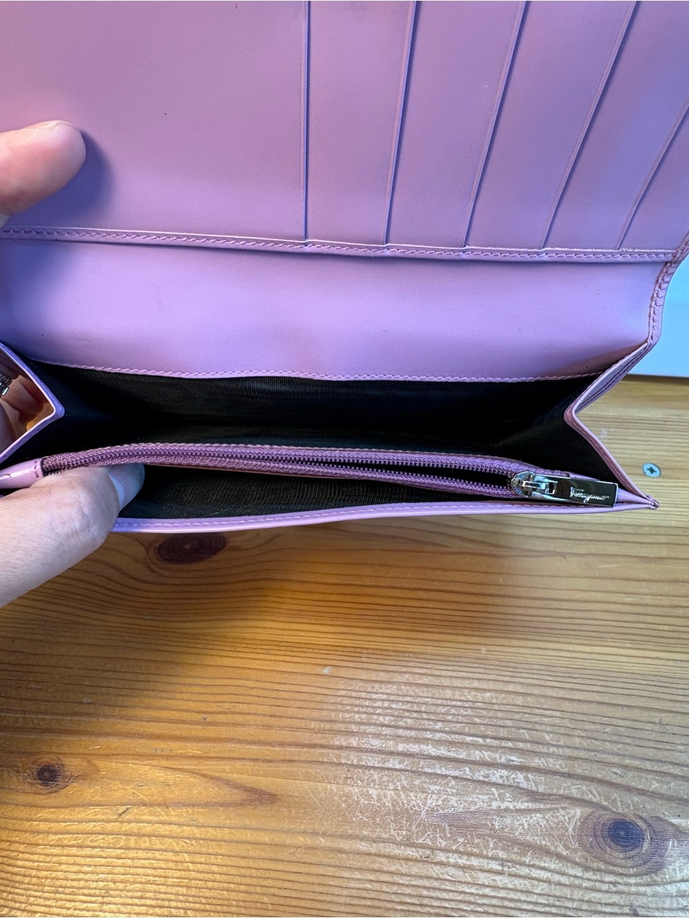 FERRAGAMO VINTAGE Y2K Pink/Lavender Leather Long Wallet with Signature clasp - Picture 4 of 5